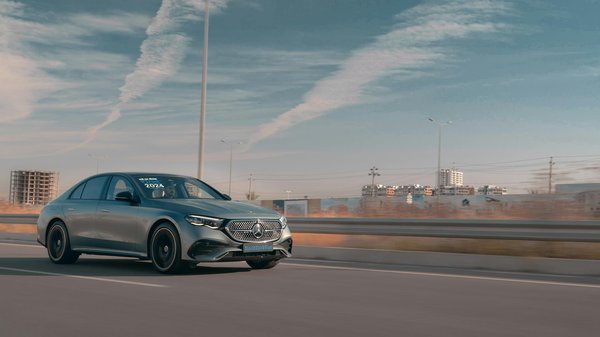 Personnaliser son véhicule avec un système de surveillance des angles morts DIY